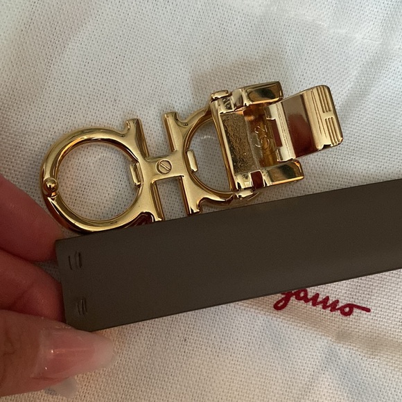 💯💕AUTHENTIC FERRAGAMO GANCINI REVERSIBLE BELT 💕$450 - Picture 9 of 16